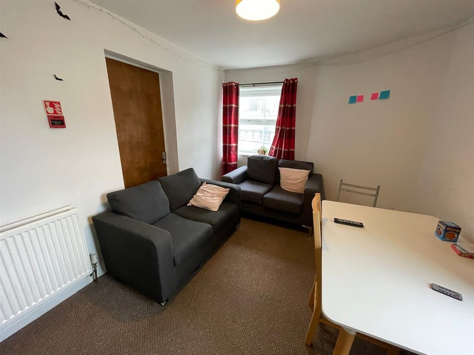 Hill Park Crescent, Flat 2, Greenbank, Plymouth - Image 2